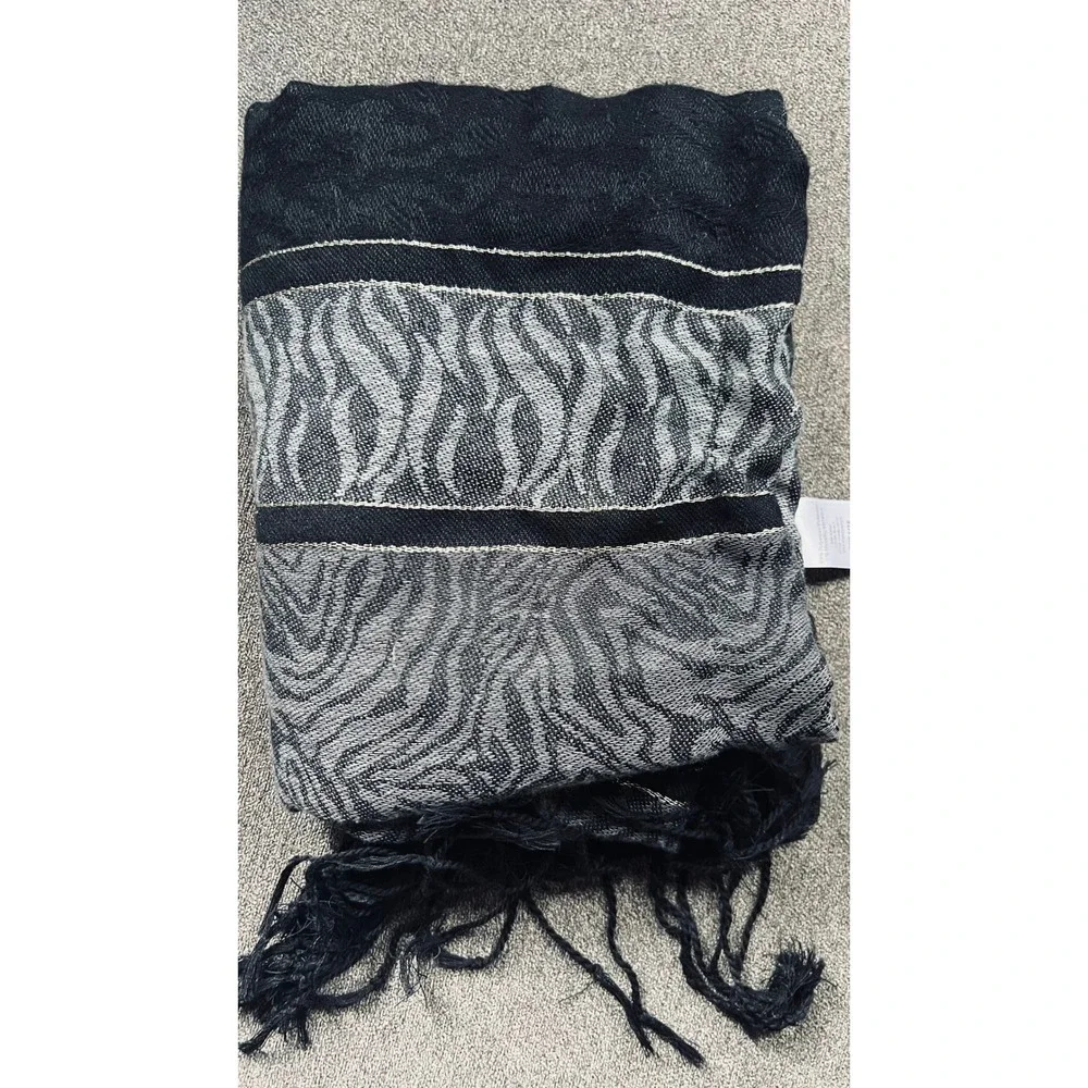 Unbranded Pashmina Scarf Women OS Black Grey Animal Print Metallic Fringed Wrap